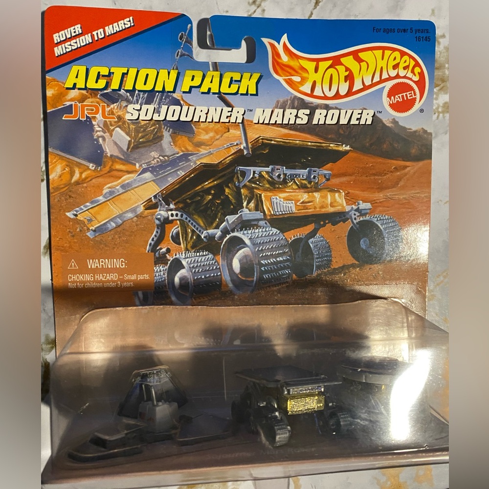 1996 Mattel Hot Wheels Sojourner Mars Rover action pack NRFB collectible